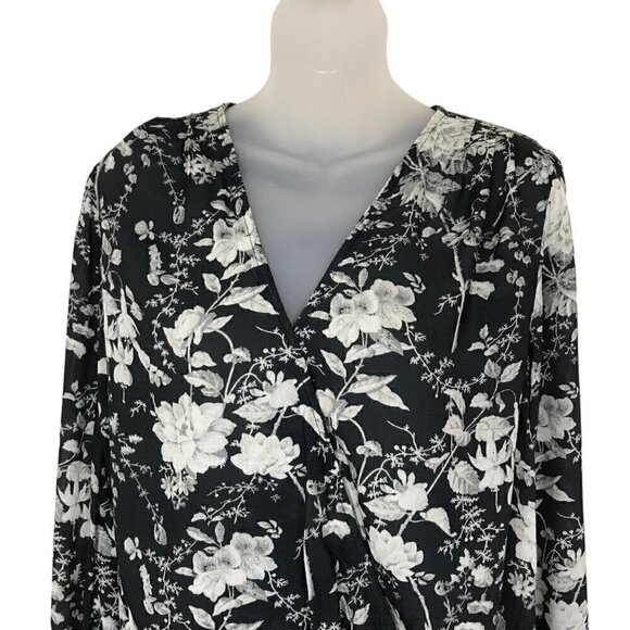 Lucky Brand  Beautiful Black And White Floral Wrap Style Blouse With Ties Size S - Picture 3 of 8